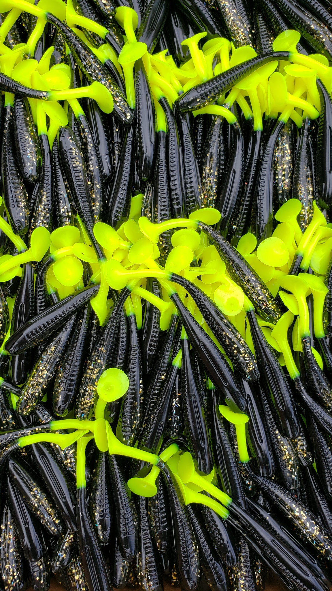 callon tails fishing lures Cotton Cordell Red Fin 7 inch / Black/Chrome and walleye Knockin' Tail Lures - 4"